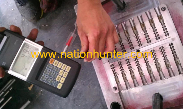expansion screw mould