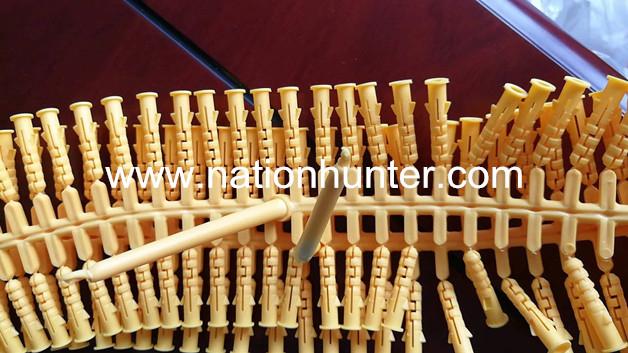 expansion screw mould